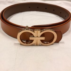 Like new leather belt gold clasp